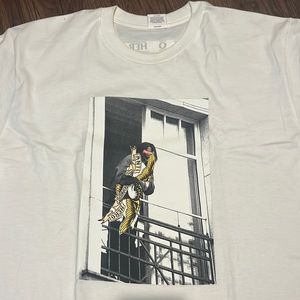 Men’s supreme t-shirt sz L